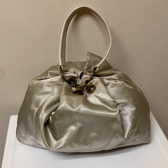 Vera Wang SimplyVera Champagne Satin Shoulder Bag withh patent leather strap - Picture 5 of 10